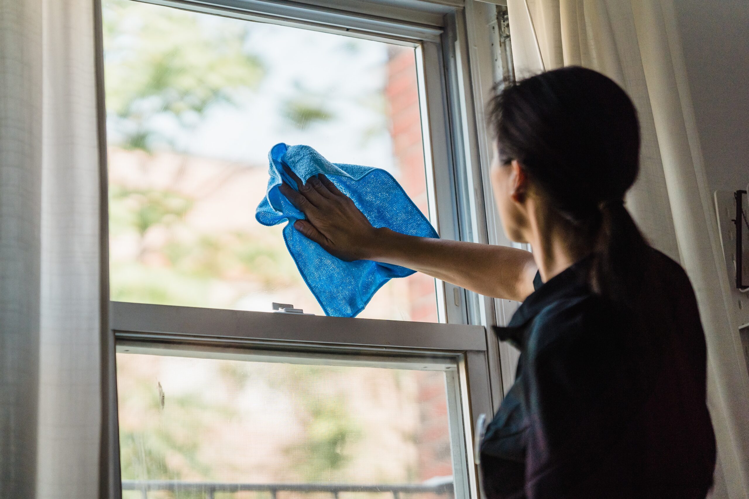 WINDOW & SCREEN CLEANING TIPS